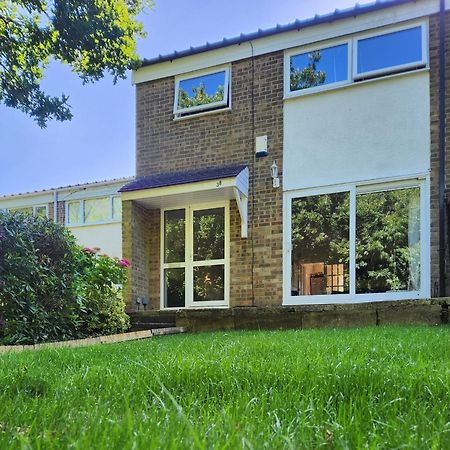 Twin Room In Crawley,Gatwick,West Sussex Ifield Extérieur photo